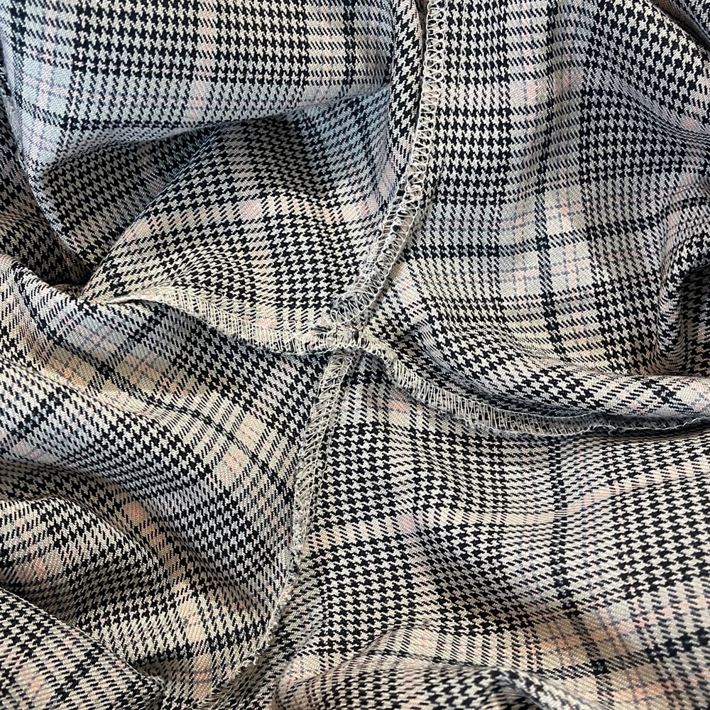 Lulu's WOMENS SIZE L Classic Gray and pink Checkered Pants - Picture 7 of 9